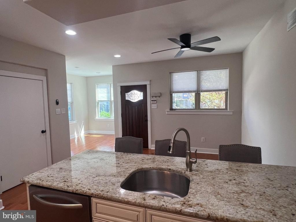 244 Krams Avenue - Photo 2