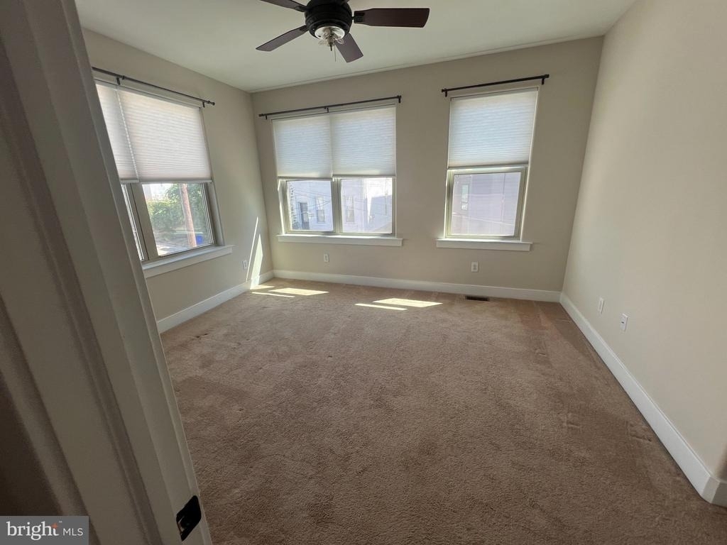 244 Krams Avenue - Photo 13