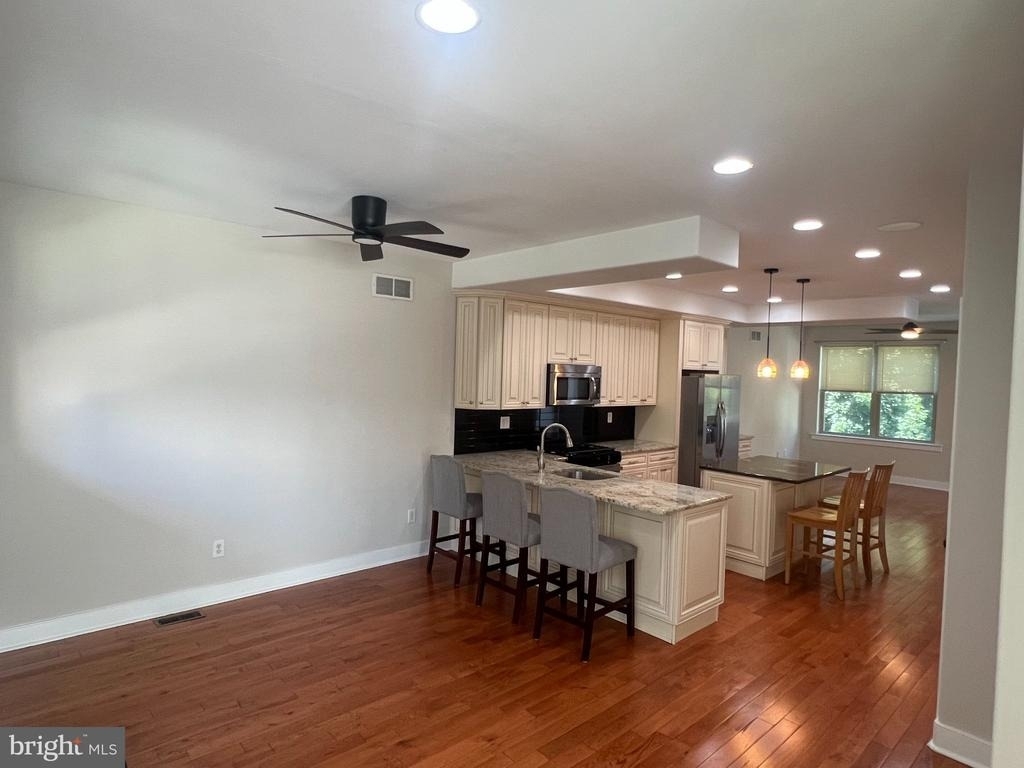 244 Krams Avenue - Photo 4
