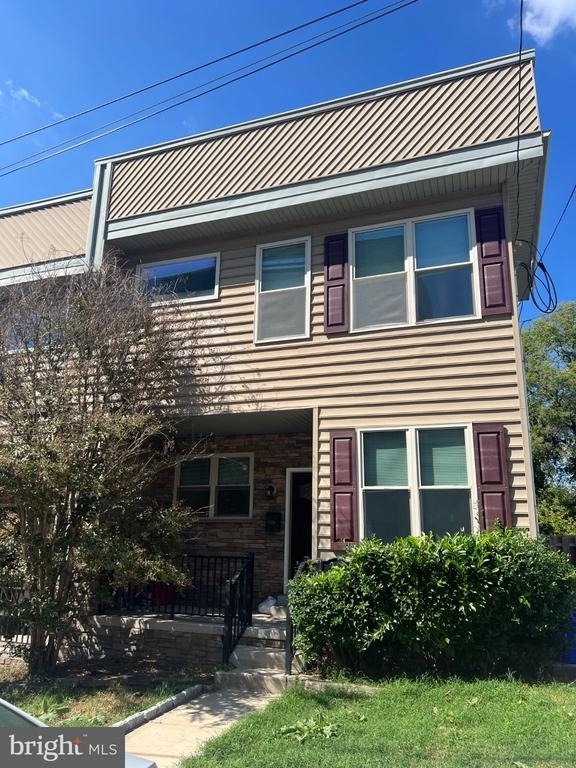 244 Krams Avenue - Photo 0
