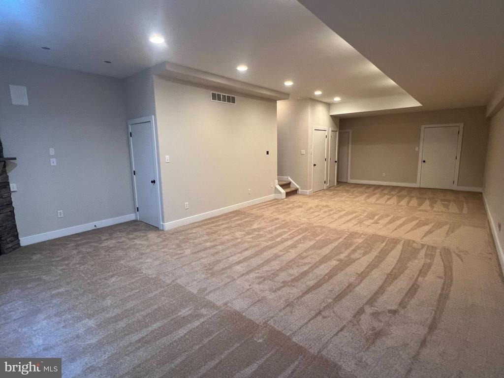 244 Krams Avenue - Photo 9