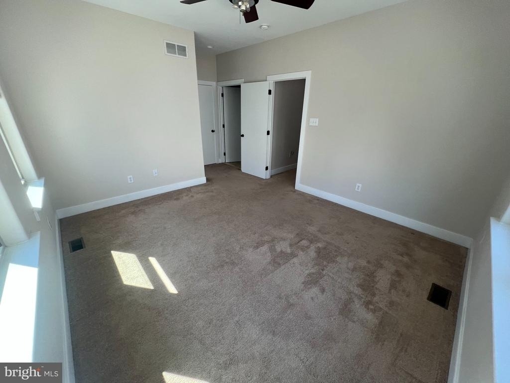 244 Krams Avenue - Photo 14