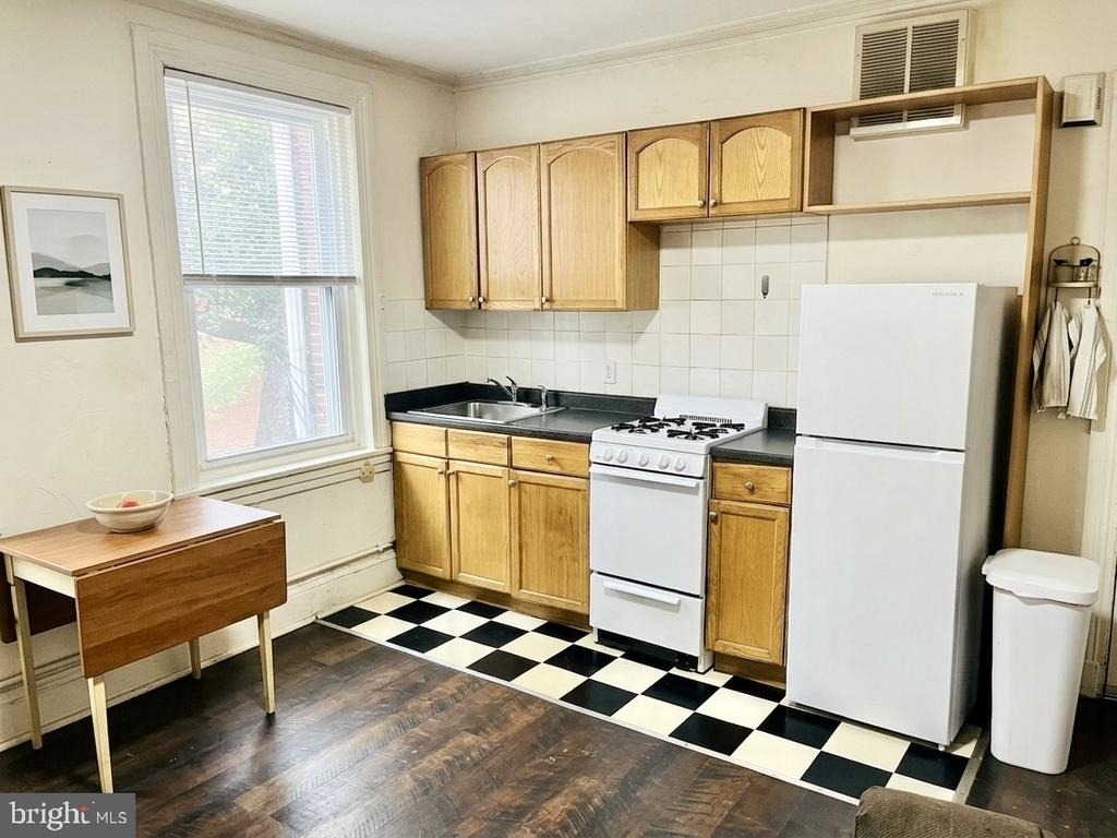 526 19th N - Photo 1