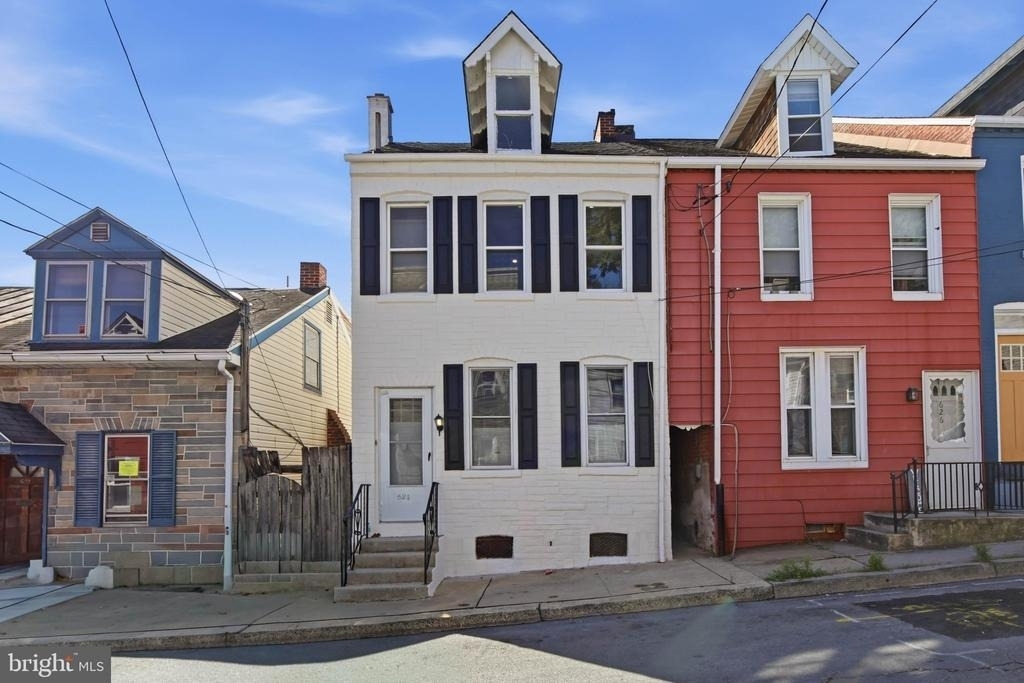 624 Poplar Street - Photo 0