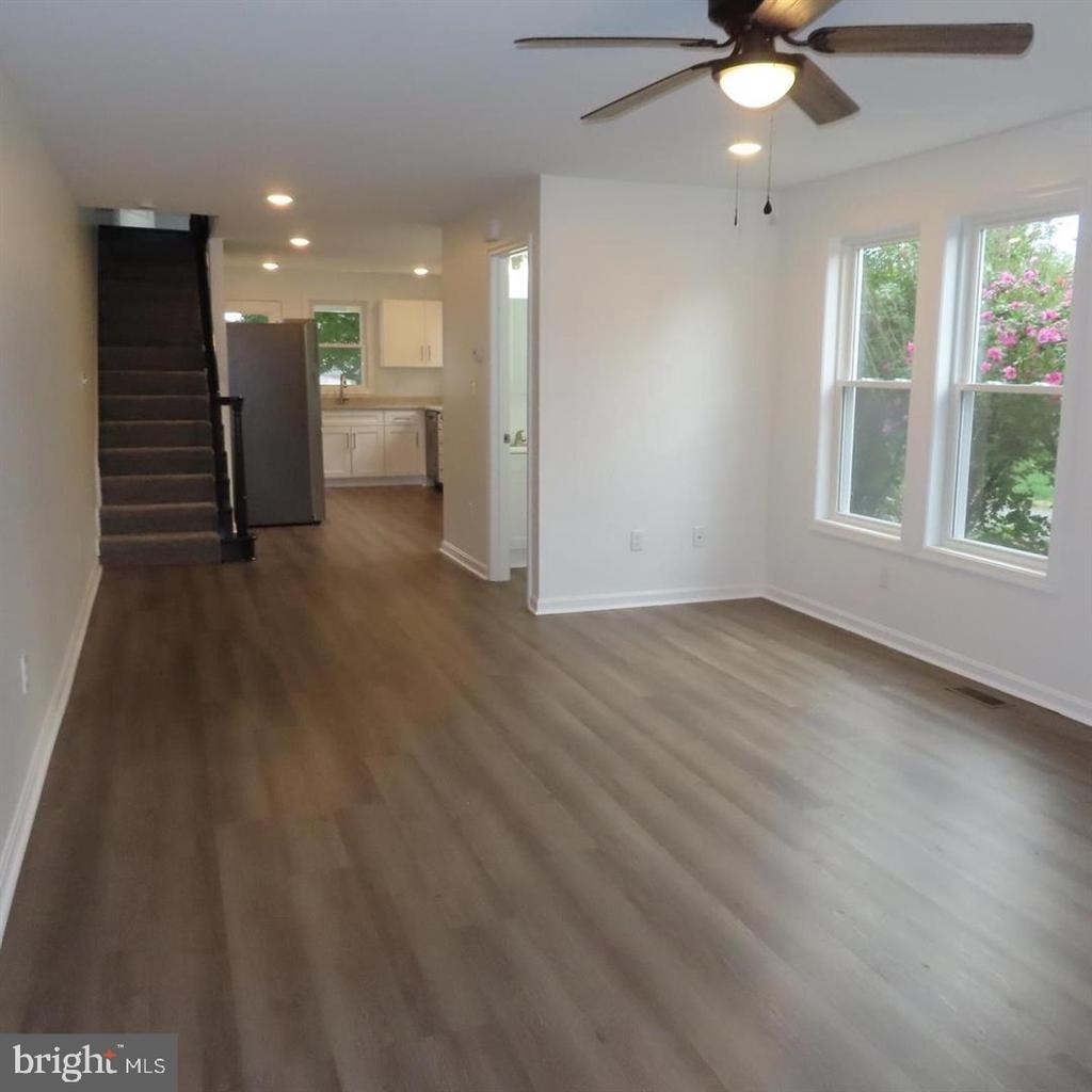 230 Rowe Avenue - Photo 2