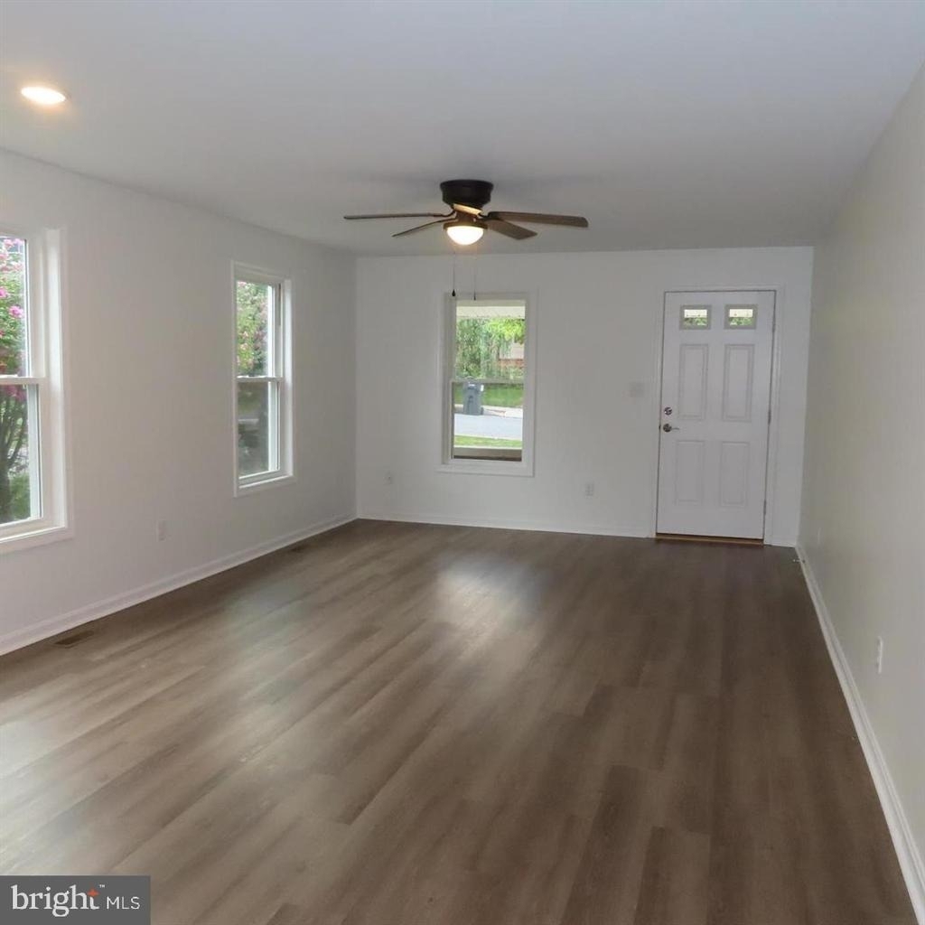 230 Rowe Avenue - Photo 3