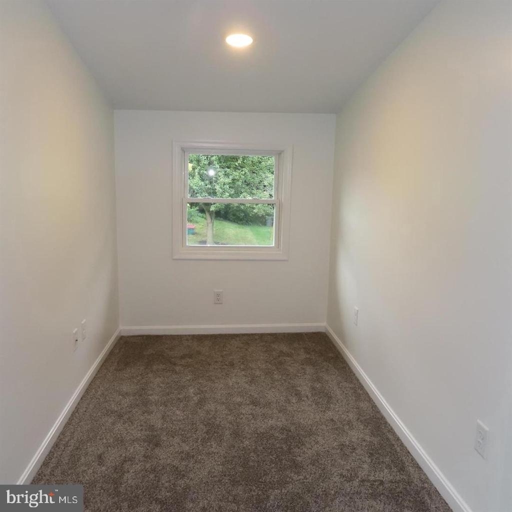 230 Rowe Avenue - Photo 19