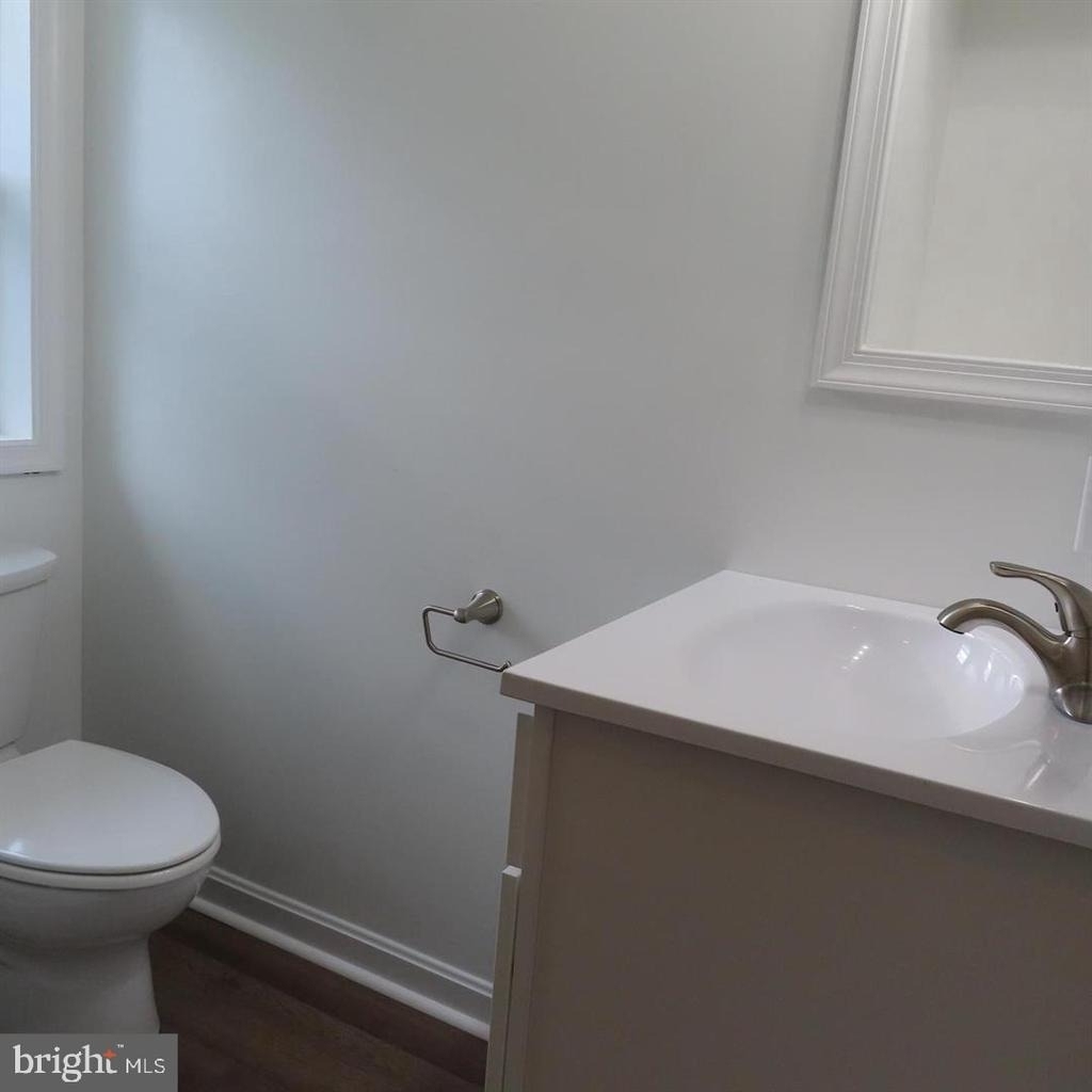 230 Rowe Avenue - Photo 15