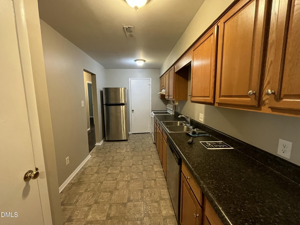 1022 Sandlin Place - Photo 5
