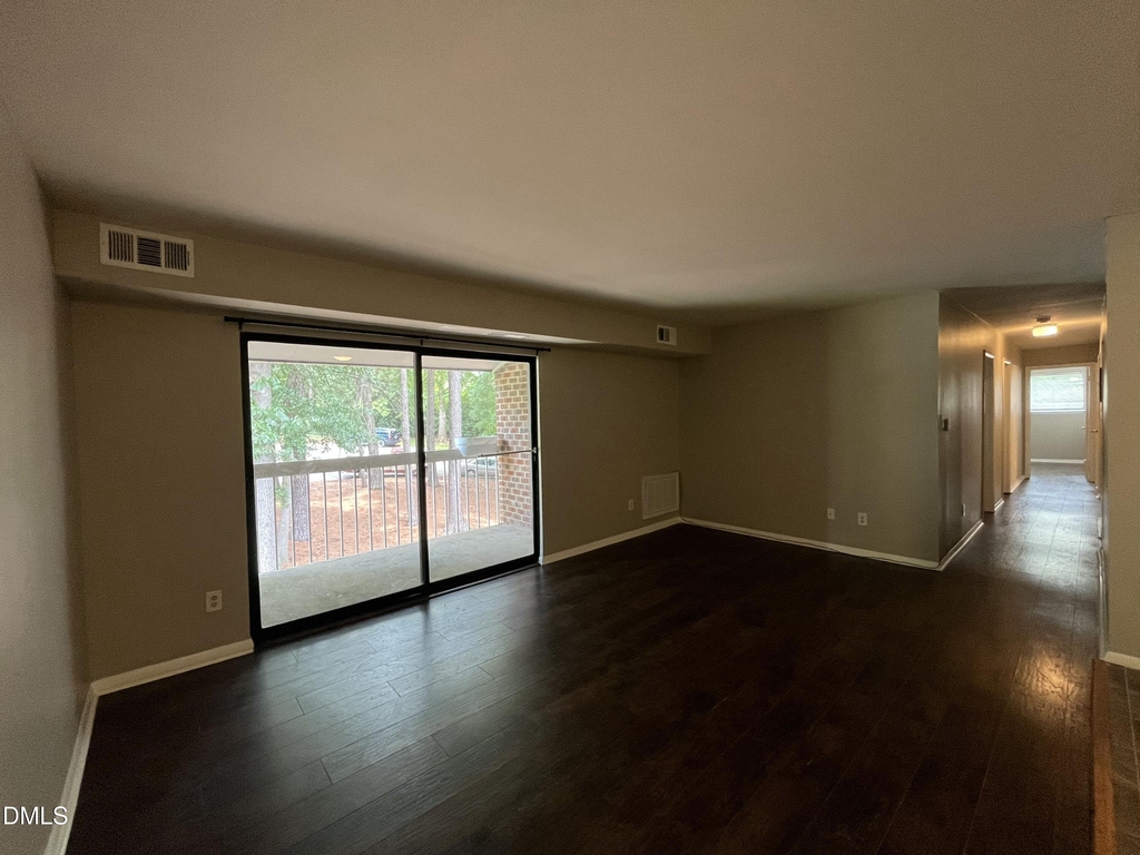 1022 Sandlin Place - Photo 2
