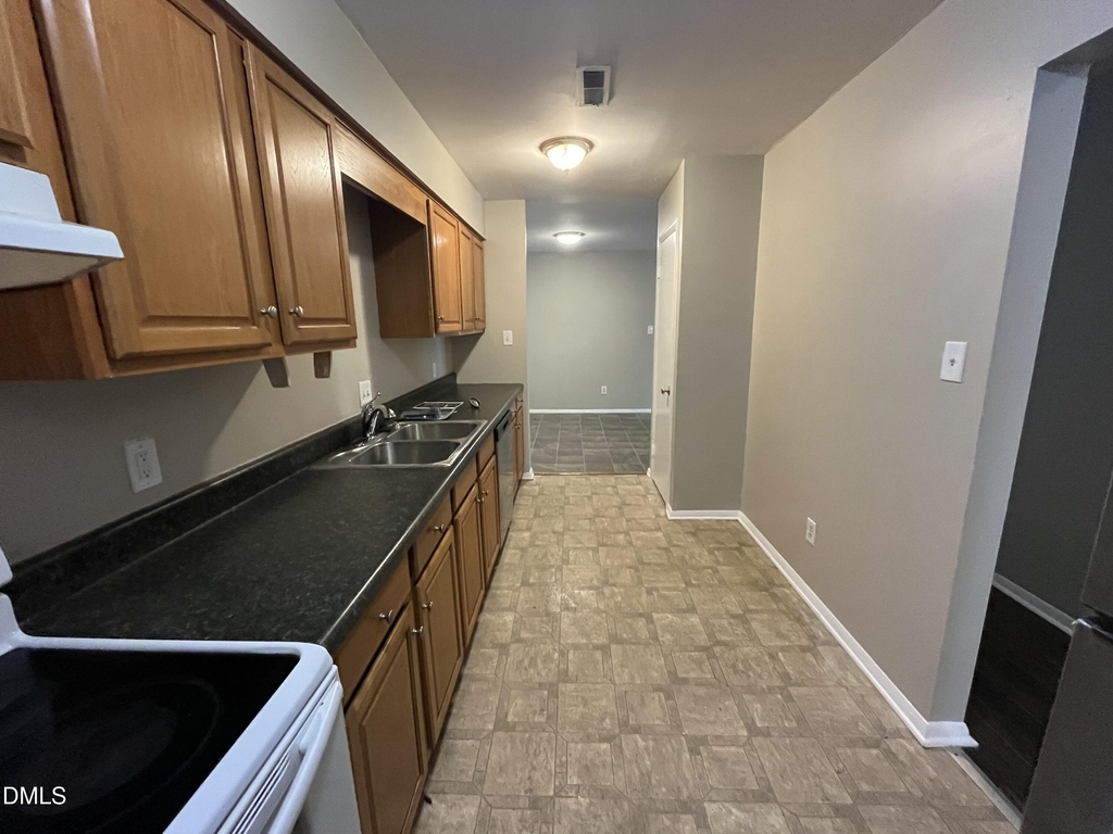 1022 Sandlin Place - Photo 6
