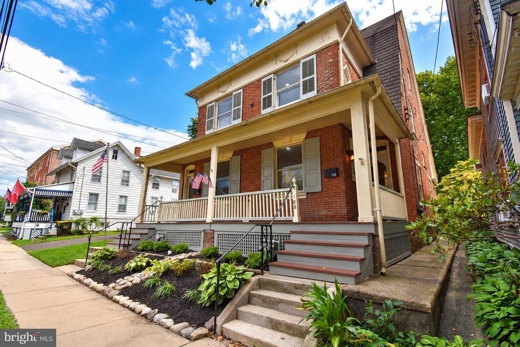 108 E Washington Avenue - Photo 0