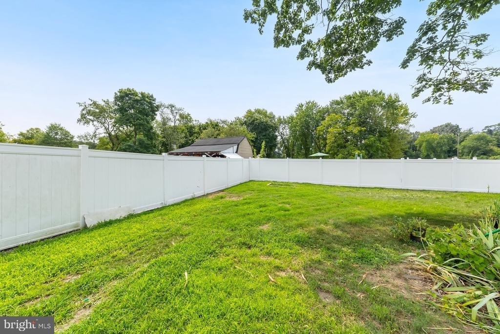 114 E Millbrooke - Photo 11