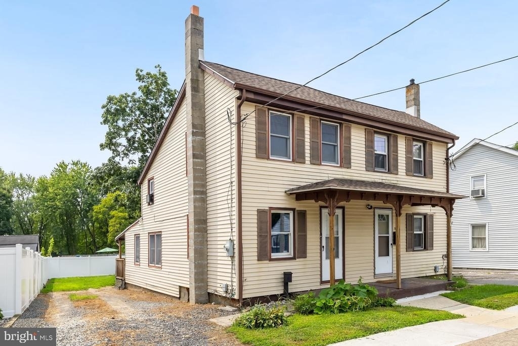 114 E Millbrooke - Photo 1