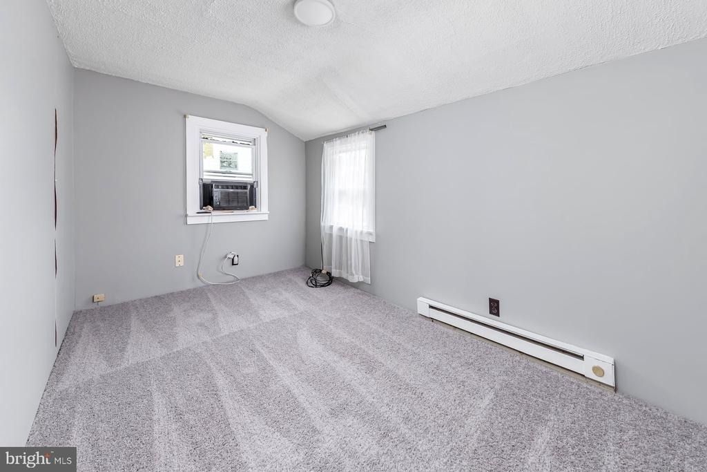 114 E Millbrooke - Photo 6