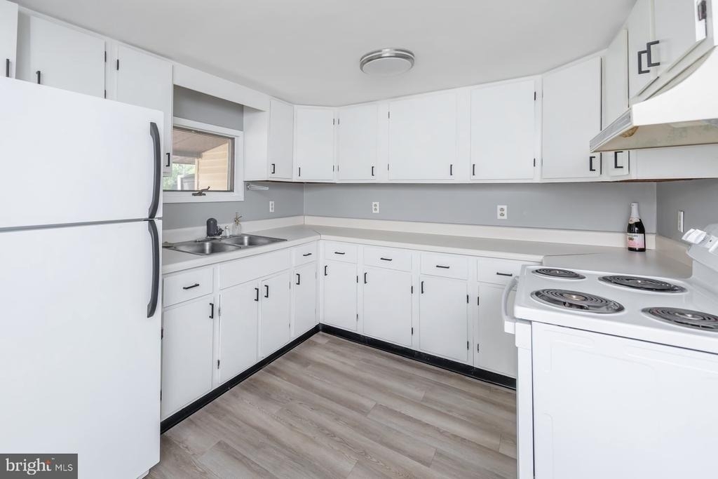 114 E Millbrooke - Photo 4