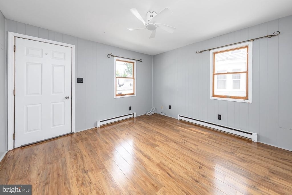 114 E Millbrooke - Photo 3