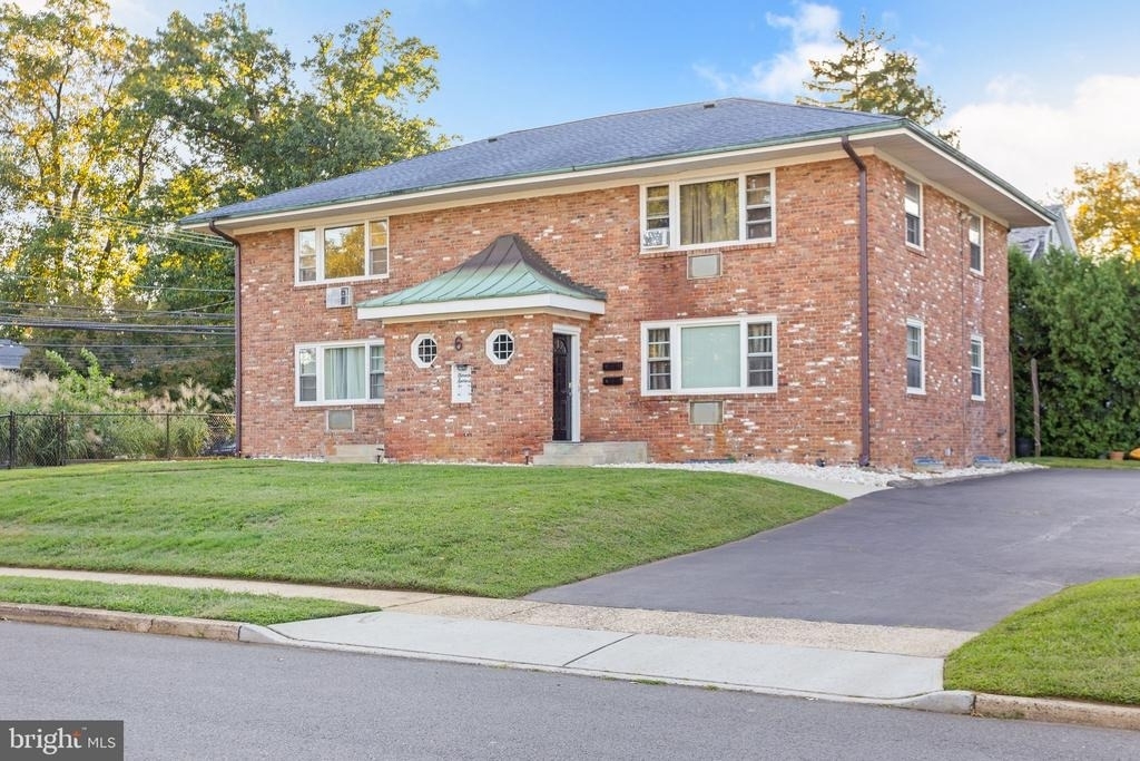 6 Clarendon Avenue - Photo 0