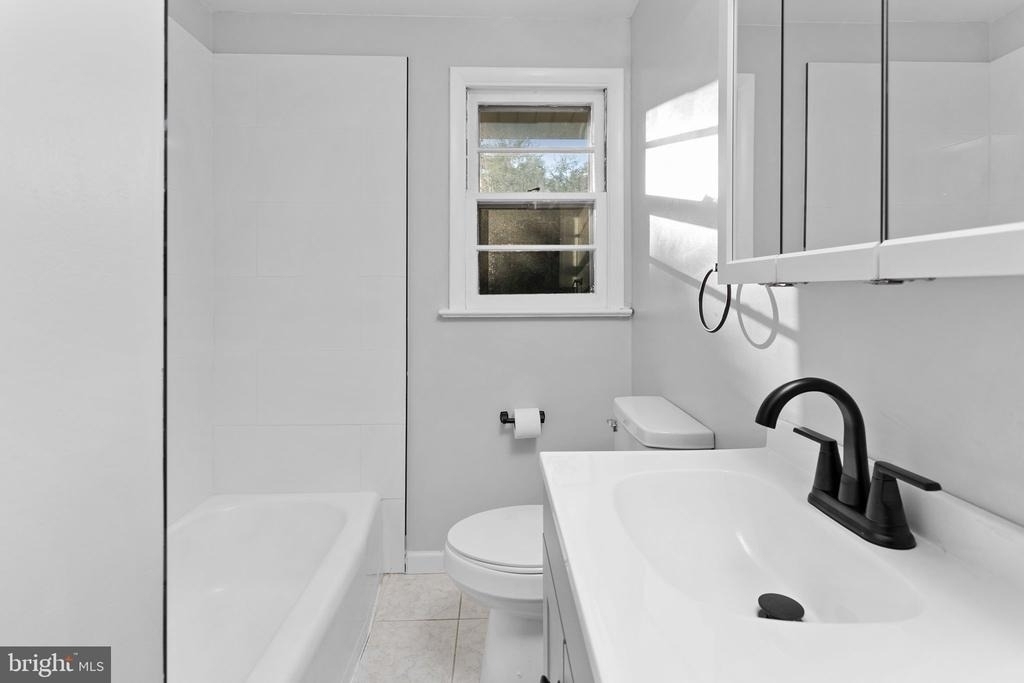 6 Clarendon Avenue - Photo 8