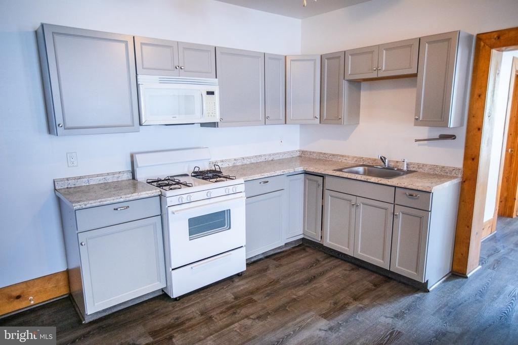 140 Franklin Street - Photo 12