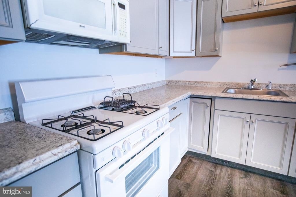 140 Franklin Street - Photo 13