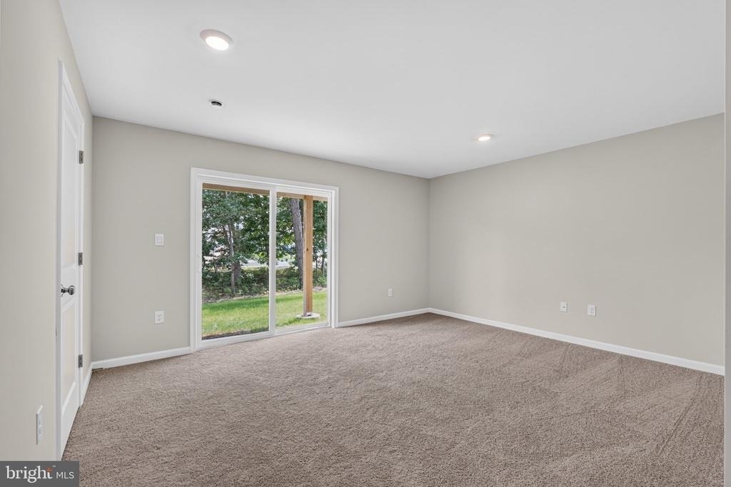 139 Essex Drive - Photo 4