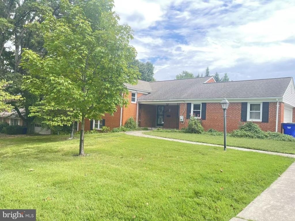7325 Radcliffe Drive - Photo 3