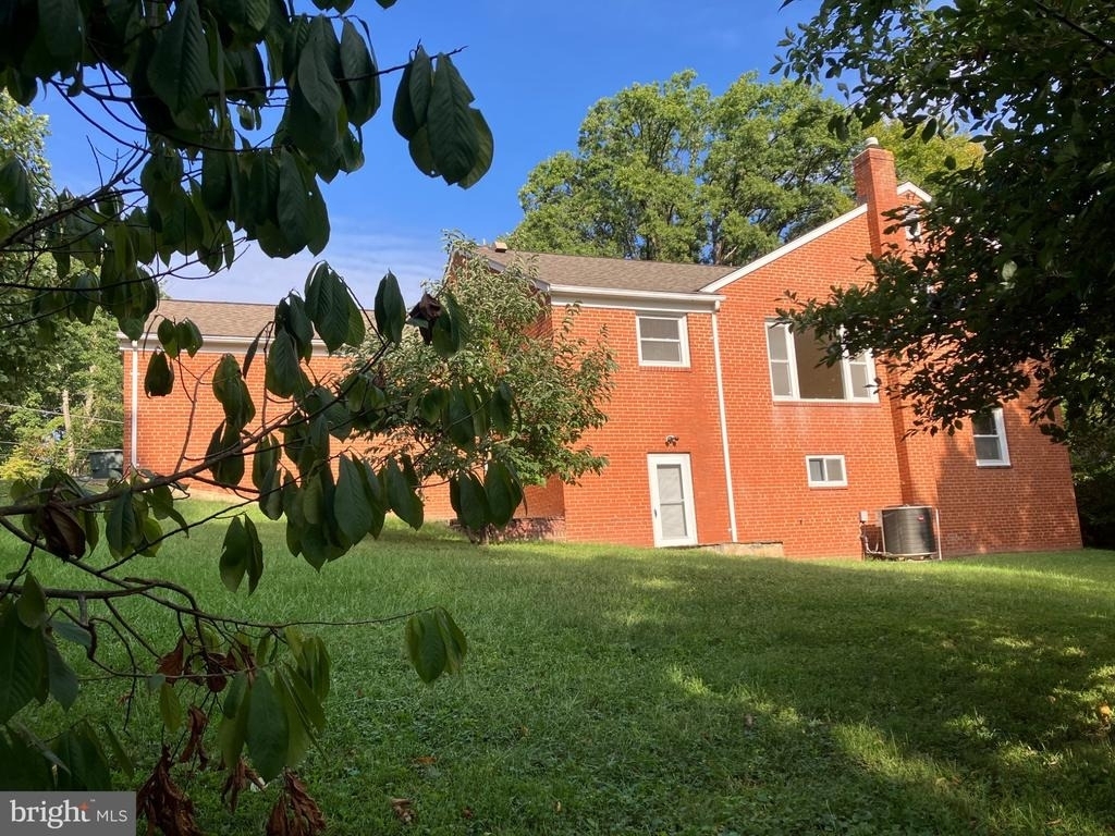 7325 Radcliffe Drive - Photo 8