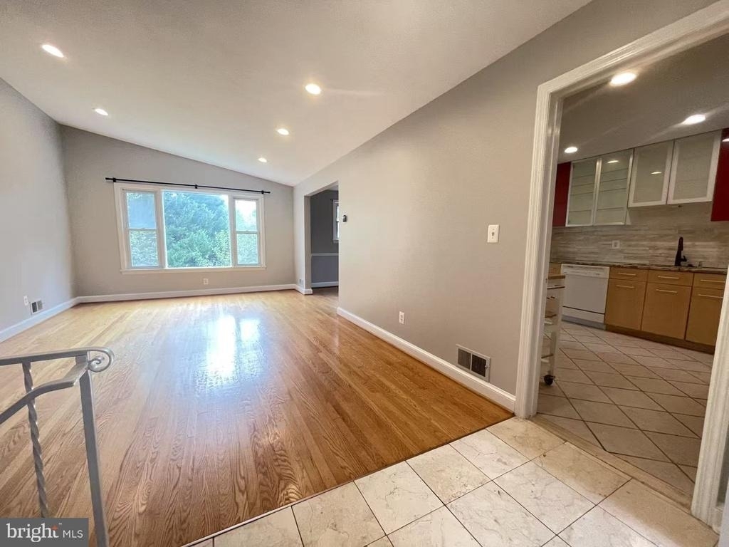 7325 Radcliffe Drive - Photo 10