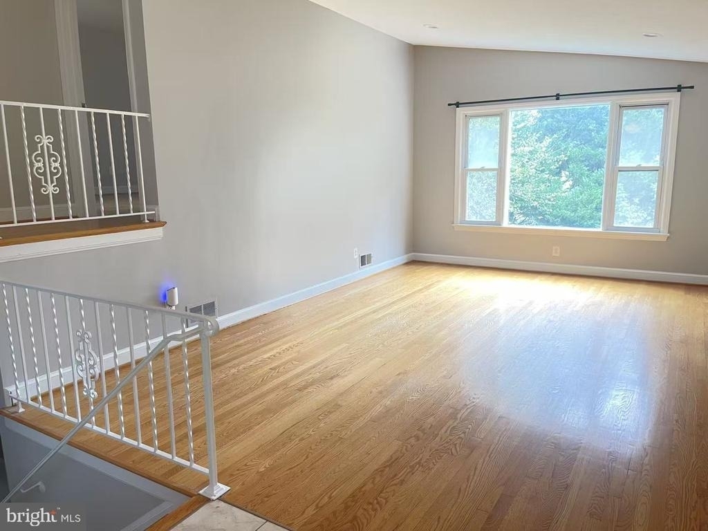 7325 Radcliffe Drive - Photo 11