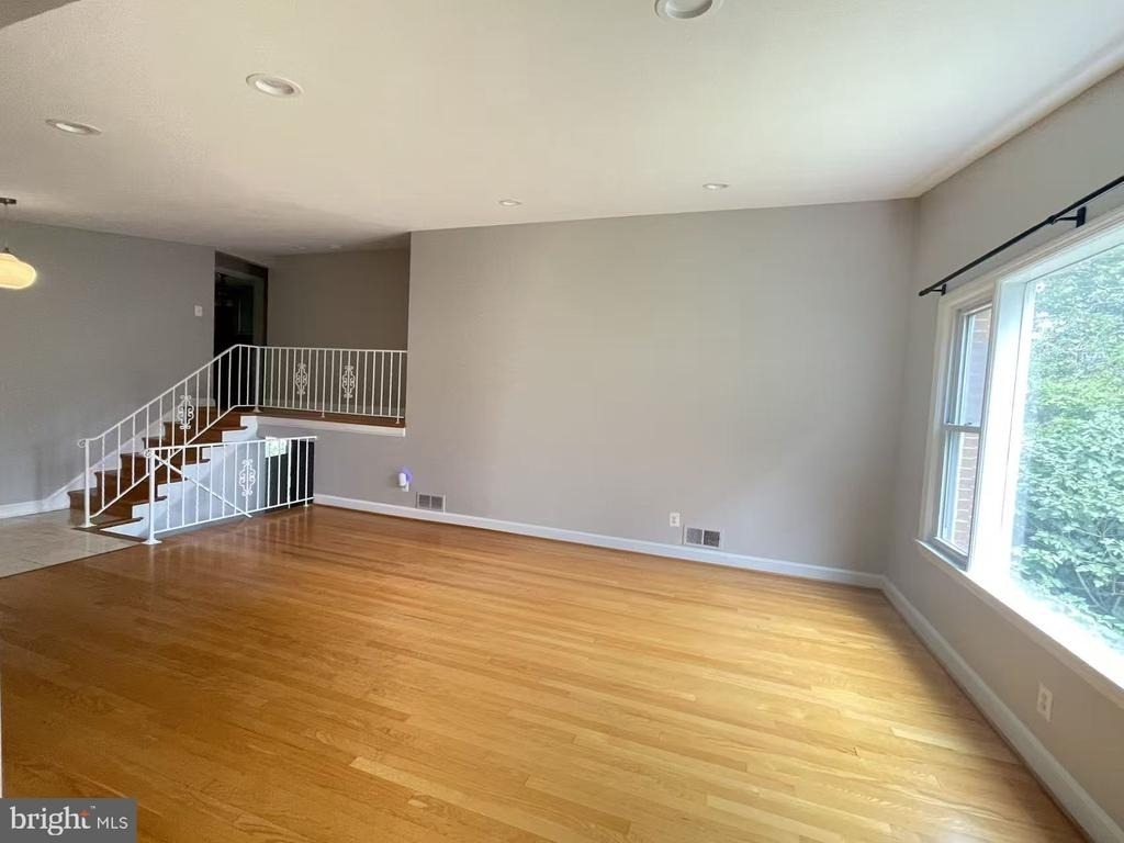 7325 Radcliffe Drive - Photo 13