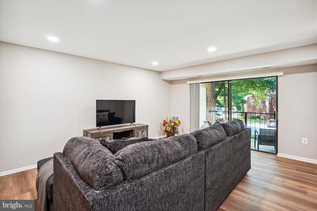 820 Quince Orchard Boulevard - Photo 5