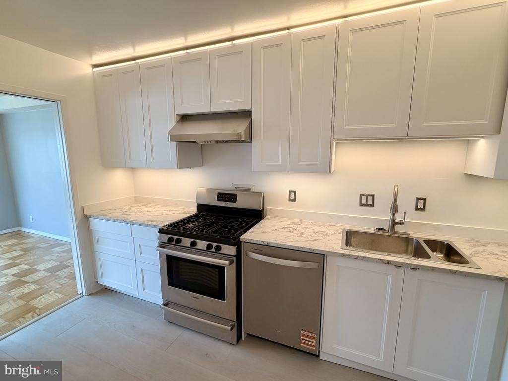 4515 Willard Avenue - Photo 1
