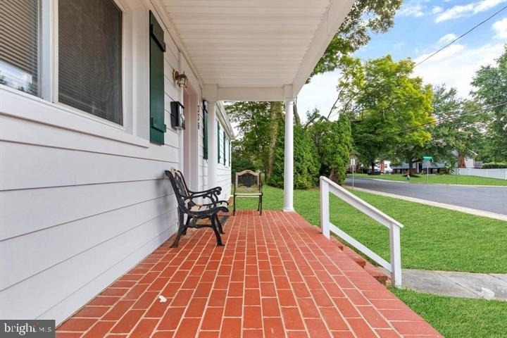 336 Catherine Street - Photo 2