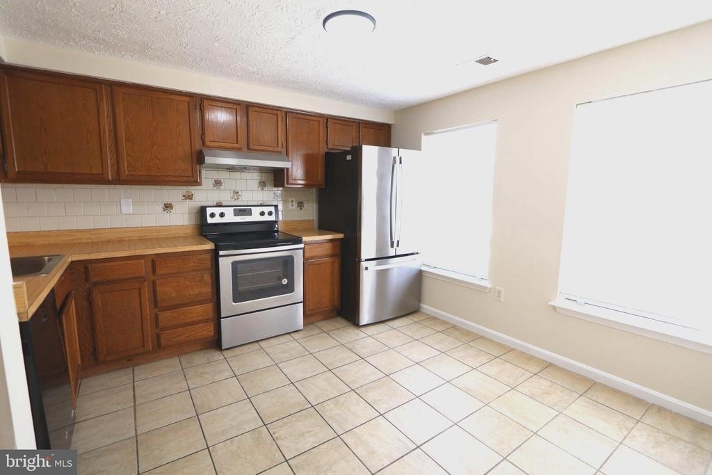 2086 Tanglewood Drive - Photo 2