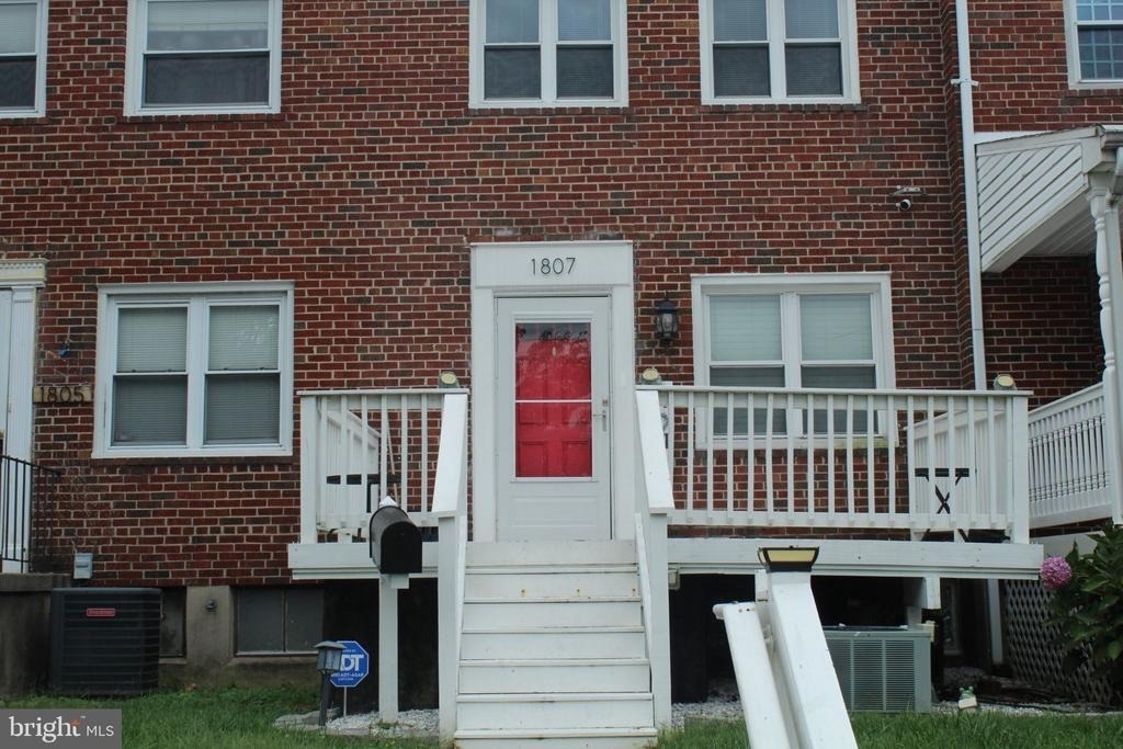 1807 Merritt Boulevard - Photo 0