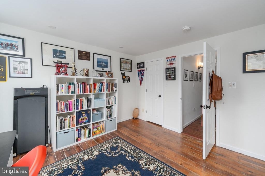 1005 Light Street - Photo 18