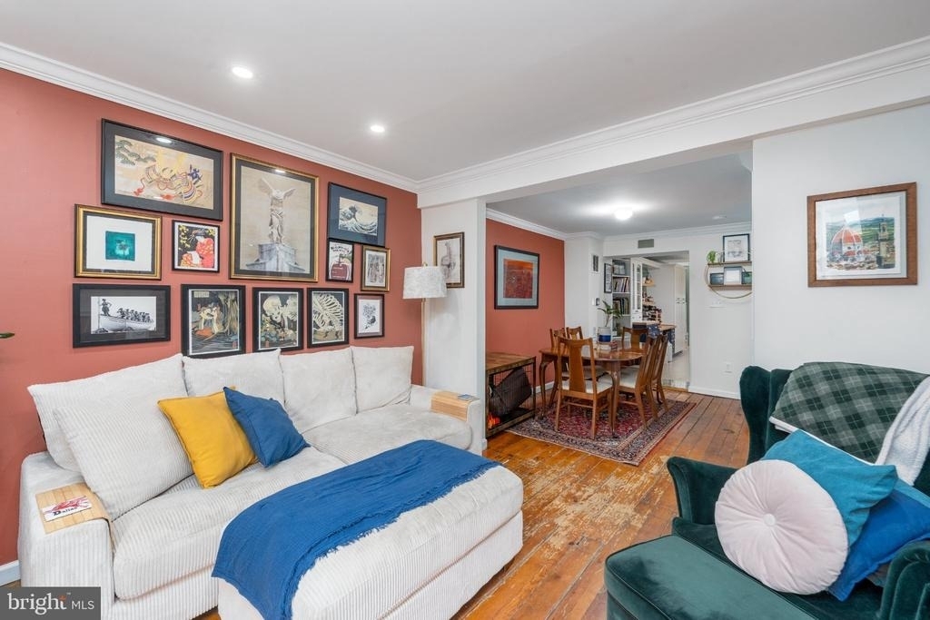 1005 Light Street - Photo 4