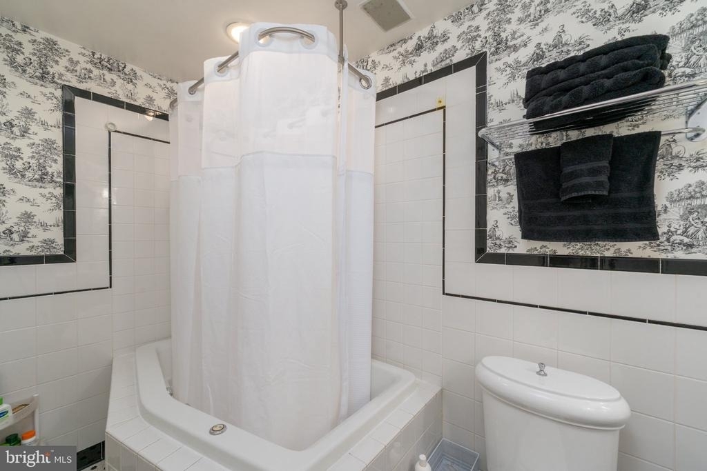 1005 Light Street - Photo 20
