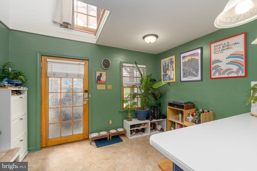 1005 Light Street - Photo 11