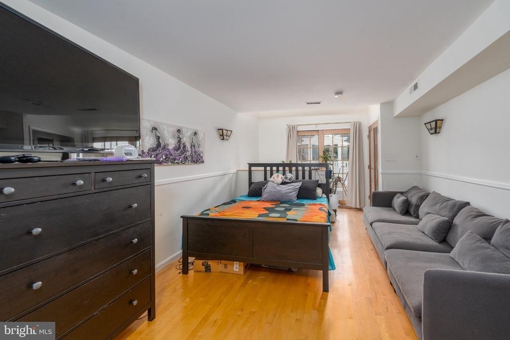 1005 Light Street - Photo 21