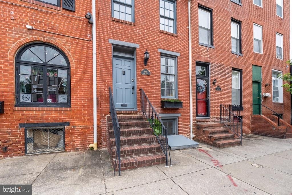 1005 Light Street - Photo 1