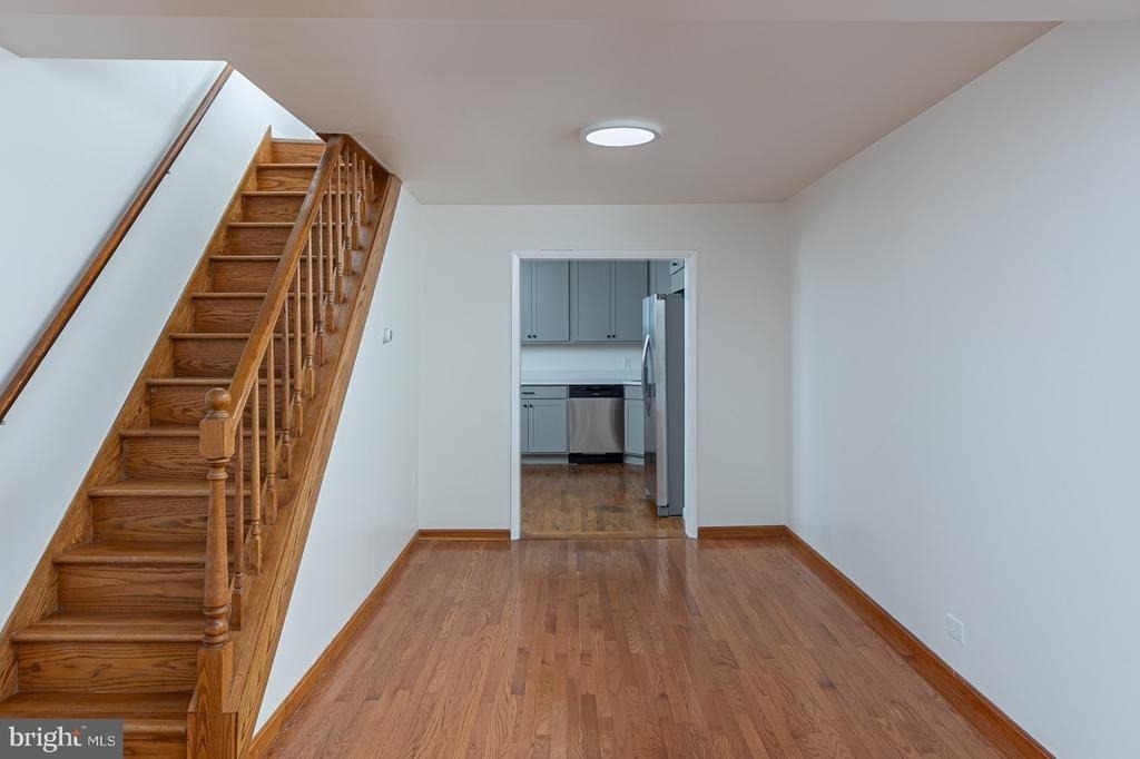 416 E Cross Street - Photo 15