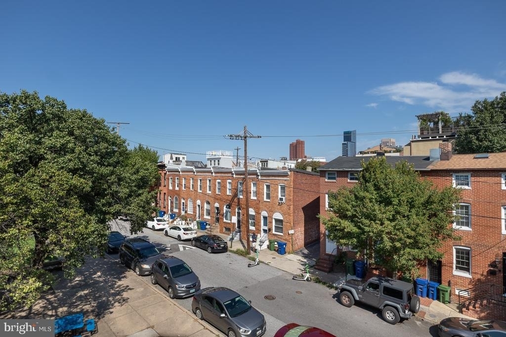 416 E Cross Street - Photo 2