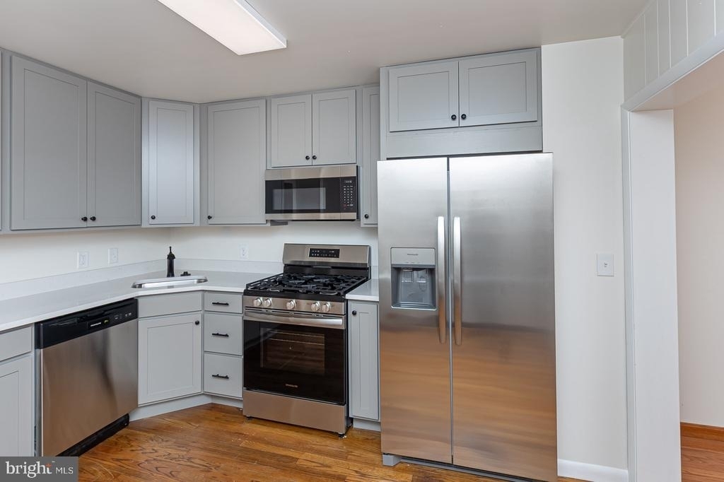 416 E Cross Street - Photo 5