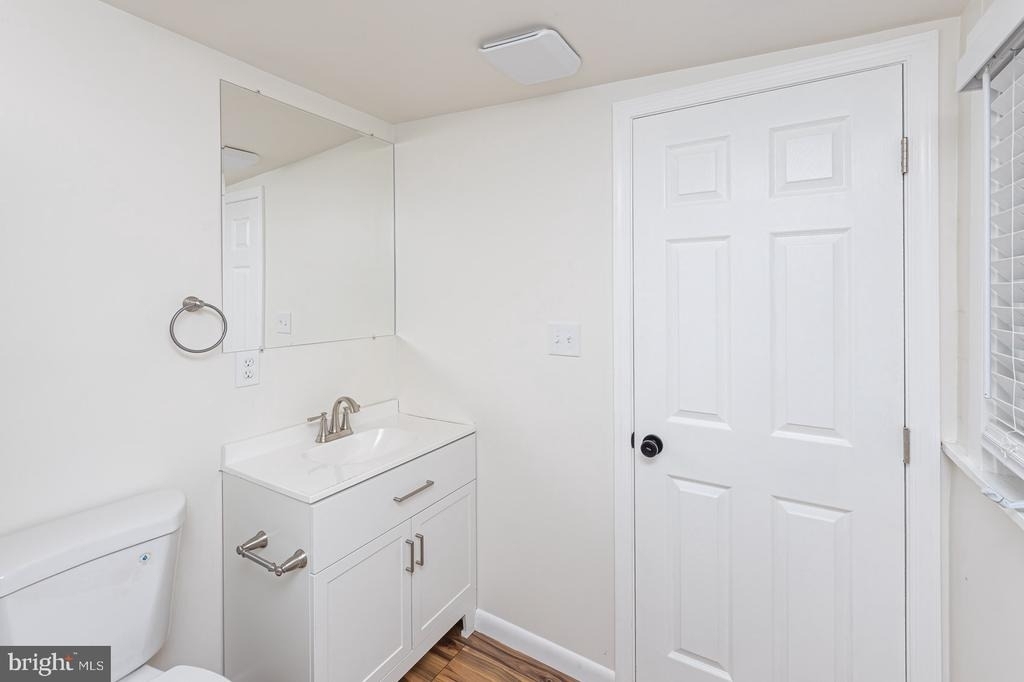416 E Cross Street - Photo 19