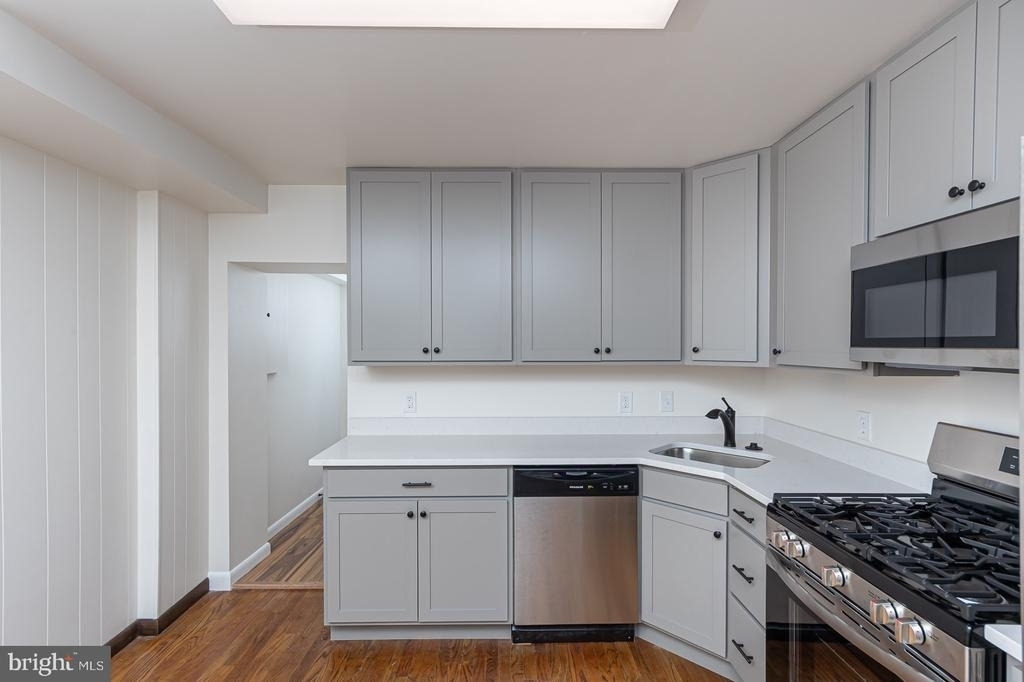 416 E Cross Street - Photo 6