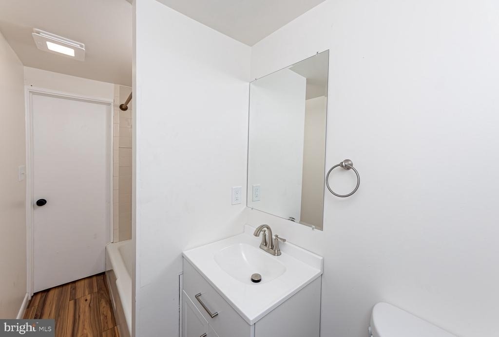 416 E Cross Street - Photo 30