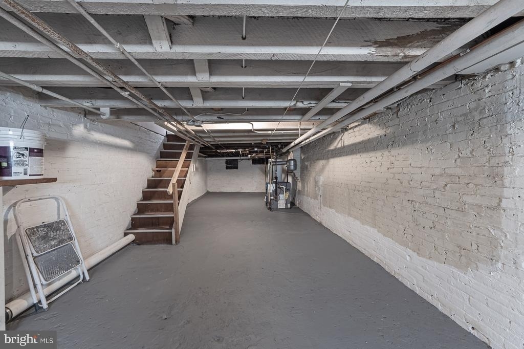 416 E Cross Street - Photo 31
