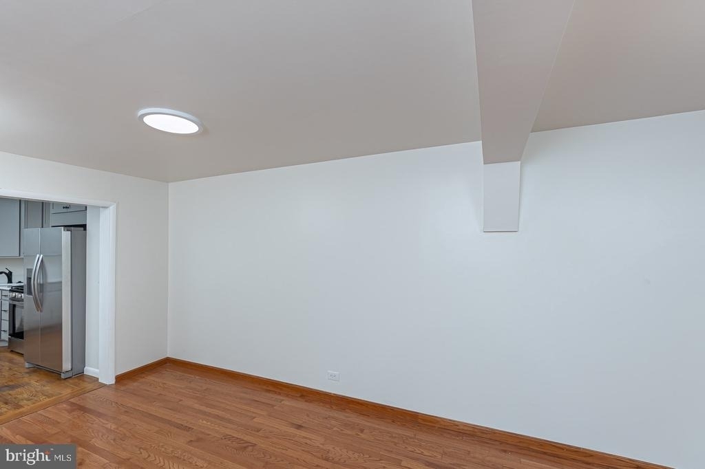 416 E Cross Street - Photo 17